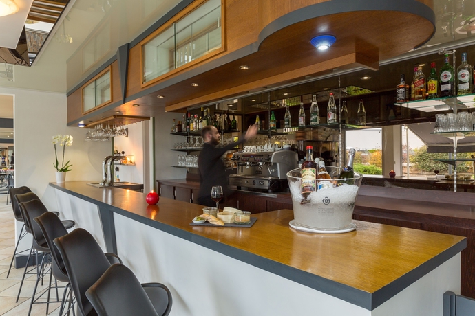 Imagen del bar/restaurante del Hotel The Originals City, Armony, Dijon Sud. Foto 4