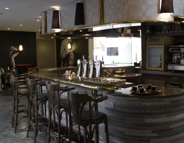 Imagen del bar/restaurante del Hotel The Originals City, Au Chêne Vert, St-brieuc North. Foto 4