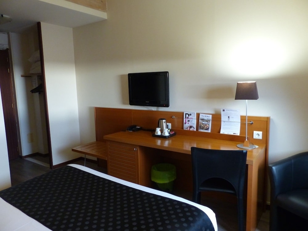 Imagen de la habitación del Hotel The Originals City, Castel Burgond. Foto 13