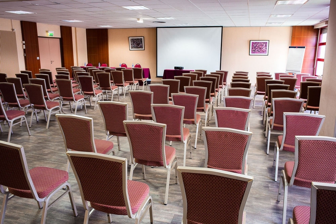 Imagen de los interiores del Hotel The Originals City Complexe Ascotel Lille Métropole. Foto 5