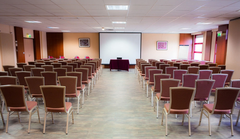 Imagen de los interiores del Hotel The Originals City Complexe Ascotel Lille Métropole. Foto 6