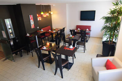 Imagen general del Hotel The Originals City, Dau Ly. Foto 4