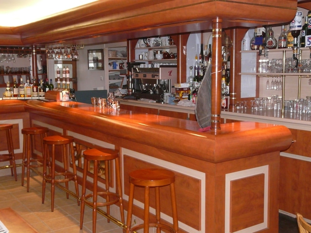 Imagen del bar/restaurante del Hotel The Originals City, De France. Foto 8