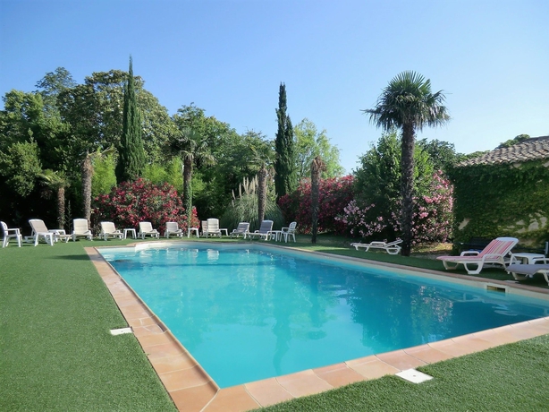 Imagen de la piscina del Hotel The Originals City, Du Parc, Avignon Est. Foto 15