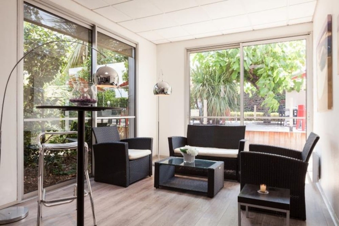 Imagen de los interiores del Hotel The Originals City, Du Phare, Bordeaux Mérignac. Foto 18