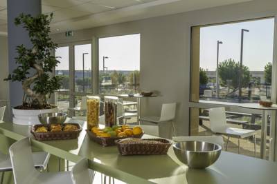 Imagen general del Hotel The Originals City, Ecoparc. Foto 3