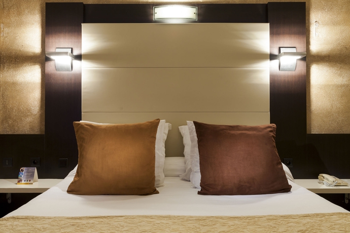 Imagen de la habitación del Hotel The Originals City, Galaxie, Nice Aéroport. Foto 9