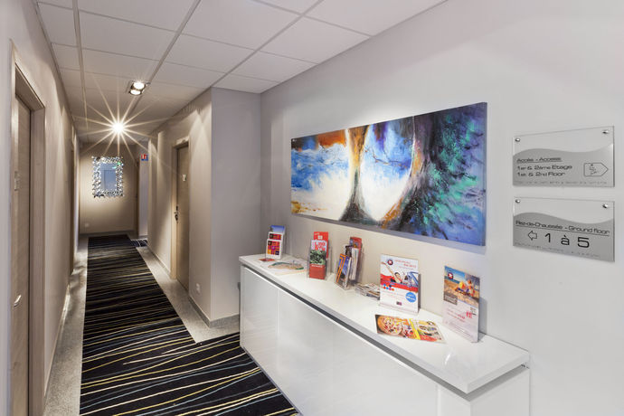 Imagen de los interiores del Hotel The Originals City, Glassy Hôtel, Marne-la-Vallée Est, Meaux. Foto 12