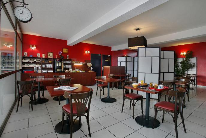 Imagen del bar/restaurante del Hotel The Originals City, Hélios. Foto 2