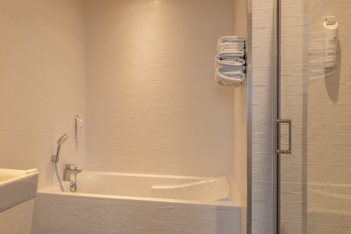 Imagen de la habitación del Hotel The Originals City, H&ocirc;tel Acropole, Bernay. Foto 9