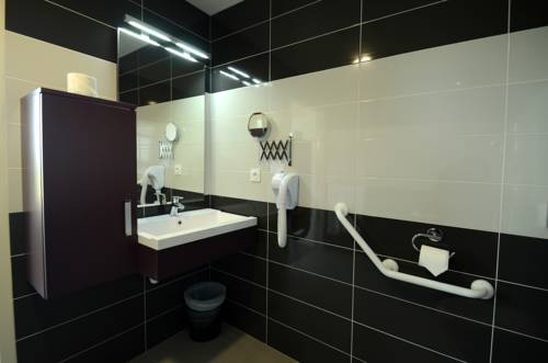 Imagen de la habitación del Hotel The Originals City, H&ocirc;tel La Verriaire, Cholet Sud, La Verrie. Foto 8