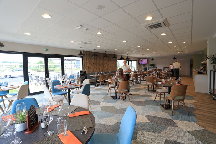 Imagen del bar/restaurante del Hotel The Originals City, H&ocirc;tel de la Confluence. Foto 2