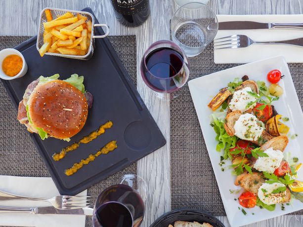 Imagen de la habitación del Hotel The Originals City, H&ocirc;tel de la Confluence. Foto 8