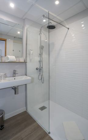 Imagen de la habitación del Hotel The Originals City, H&ocirc;tel de la Confluence. Foto 18