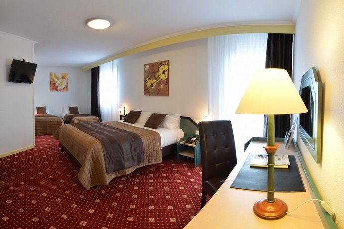 Imagen del bar/restaurante del Hotel The Originals City, Hôtel du Faucigny, Cluses Ouest. Foto 4