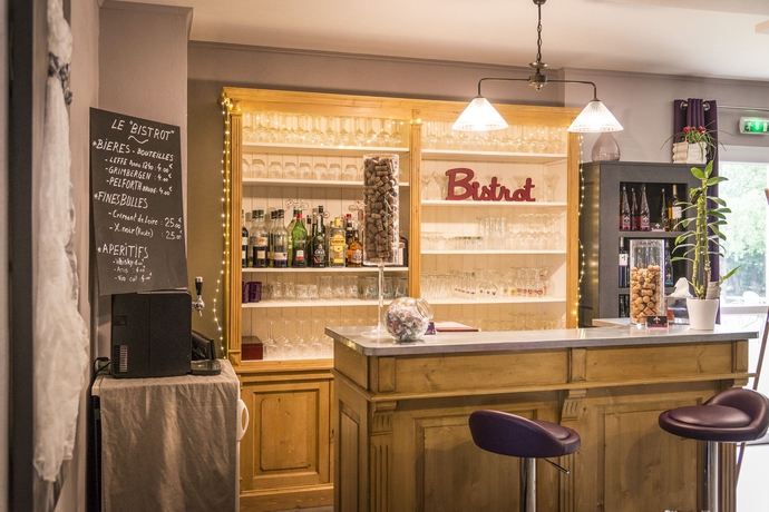 Imagen del bar/restaurante del Hotel The Originals City, La Saulaie, Saumur Ouest. Foto 4