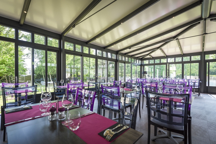 Imagen del bar/restaurante del Hotel The Originals City, La Saulaie, Saumur Ouest. Foto 8