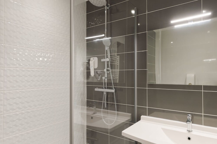 Imagen de la habitación del Hotel The Originals City, La Terrasse, Tours Nord. Foto 10