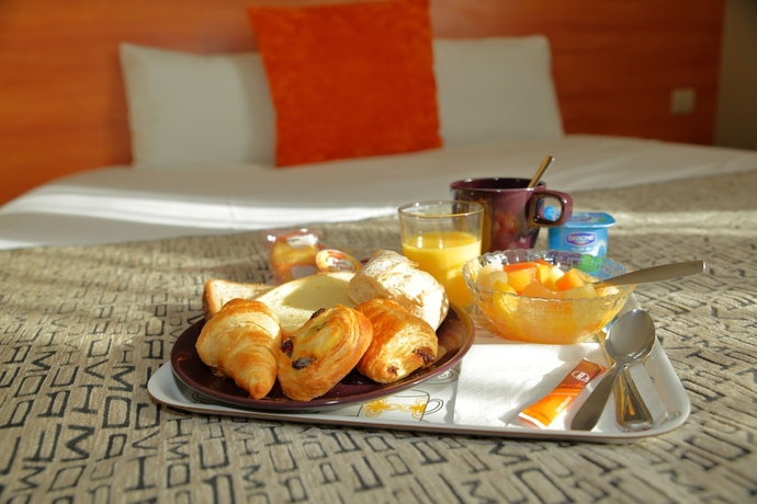 Imagen del bar/restaurante del Hotel The Originals City, La Terrasse, Tours Nord. Foto 2