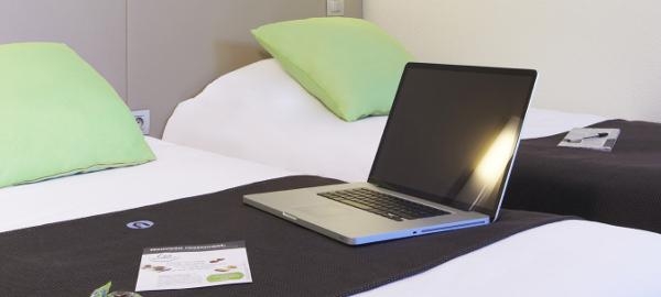 Imagen de la habitación del Hotel The Originals City La Verrière. Foto 4