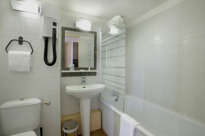 Imagen de la habitación del Hotel The Originals City, L'acropole. Foto 5