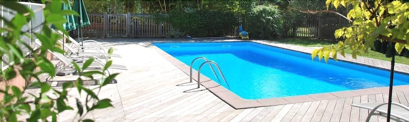 Imagen de la piscina del Hotel The Originals City, Le Barry. Foto 16