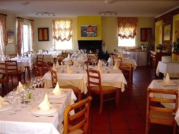 Imagen del bar/restaurante del Hotel The Originals City, Le Barry. Foto 4