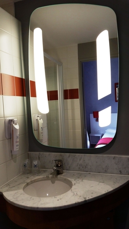 Imagen de la habitación del Hotel The Originals City, Le Berry, Bourges. Foto 15