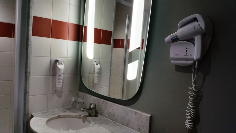 Imagen de la habitación del Hotel The Originals City, Le Berry, Bourges. Foto 17