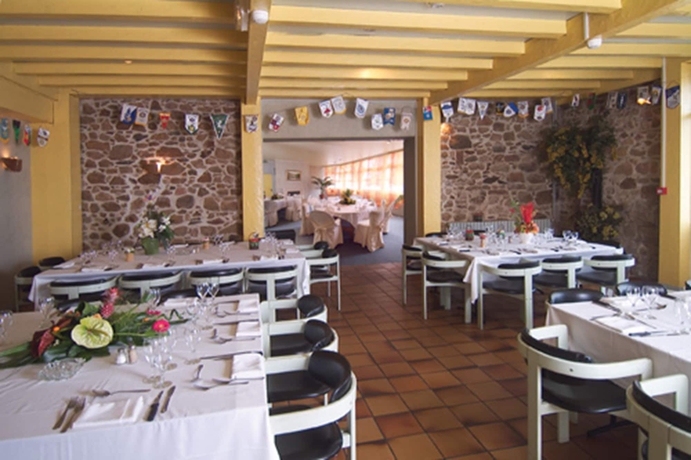 Imagen del bar/restaurante del Hotel The Originals City, Le Boeuf Rouge, Limoges. Foto 6