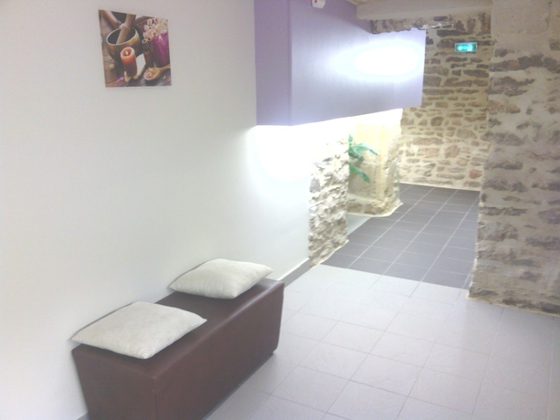 Imagen de la piscina del Hotel The Originals City, Le Coeur D'or, Sedan Est (inter-hotel). Foto 7