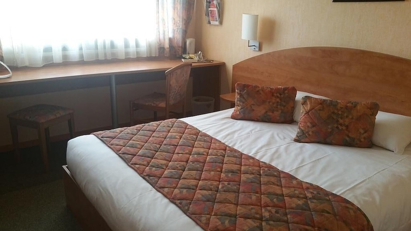 Imagen de la habitación del Hotel The Originals City, Le Logis D'elb&eacute;e. Foto 10