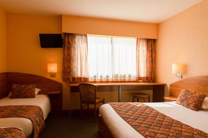 Imagen de la habitación del Hotel The Originals City, Le Logis D'elb&eacute;e. Foto 13