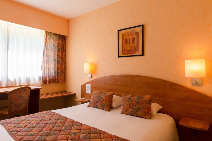 Imagen de la habitación del Hotel The Originals City, Le Logis D'elb&eacute;e. Foto 16