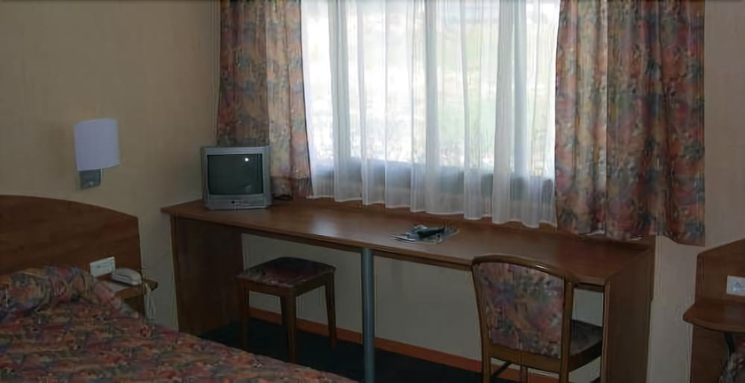 Imagen de la habitación del Hotel The Originals City, Le Logis D'elb&eacute;e. Foto 17