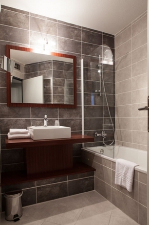 Imagen de los interiores del Hotel The Originals City, Le Mas De Grille. Foto 4