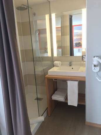 Imagen de la habitación del Hotel The Originals City, Le Puech. Foto 14