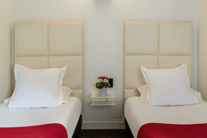 Imagen de la habitación del Hotel The Originals City, Lecourbe, Paris Tour Eiffel (Inter-Hotel). Foto 15