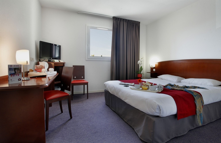 Imagen de la habitación del Hotel The Originals City, Les Bruyères, Dax Nord. Foto 4