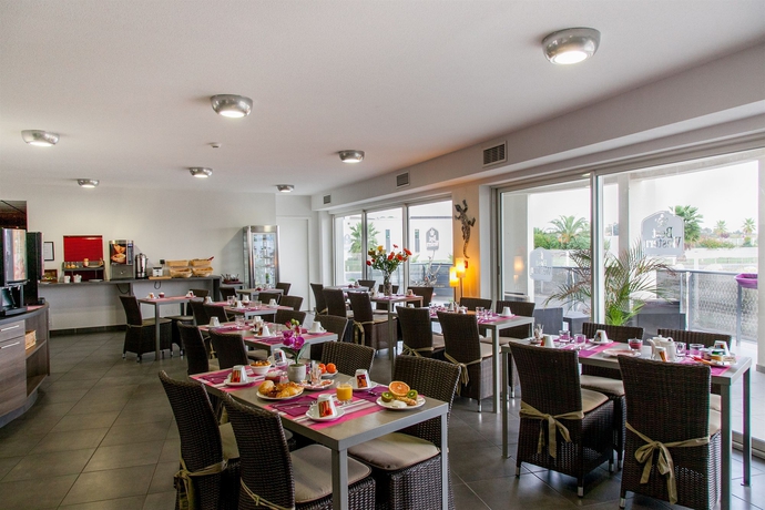 Imagen del bar/restaurante del Hotel The Originals City, Les Dômes, Perpignan Sud. Foto 5
