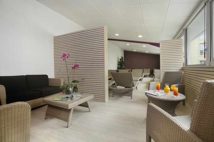 Imagen del bar/restaurante del Hotel The Originals City, Les Thermes De L'avenue. Foto 3