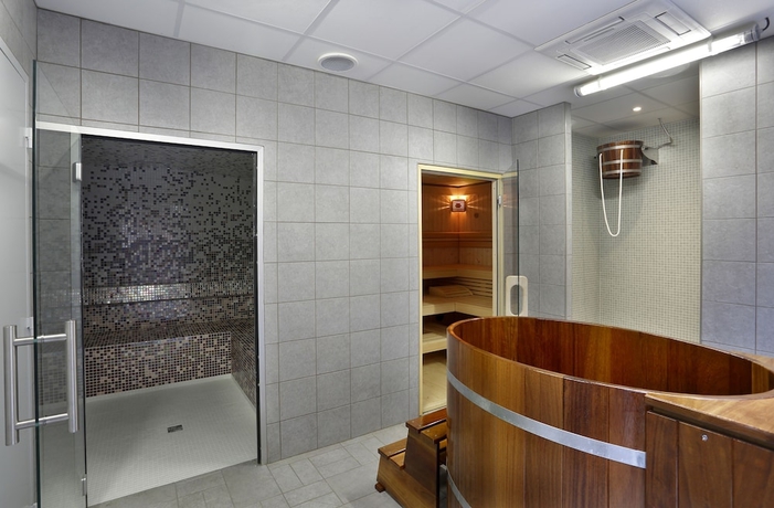 Imagen de la piscina del Hotel The Originals City, Les Thermes De L'avenue. Foto 19