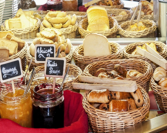 Imagen del bar/restaurante del Hotel The Originals City, Mâcon Sud. Foto 4