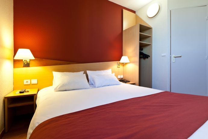 Imagen de la habitación del Hotel The Originals City Marseille A&eacute;roport. Foto 11