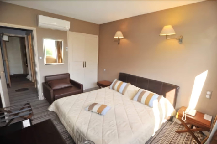 Imagen de la habitación del Hotel The Originals City, Napol&eacute;on, La Roche-sur-yon. Foto 5