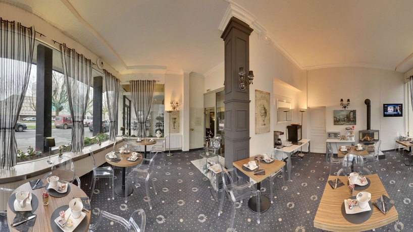 Imagen del bar/restaurante del Hotel The Originals City, Napol&eacute;on, La Roche-sur-yon. Foto 3