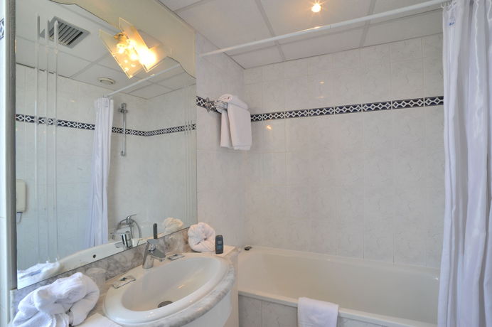 Imagen de la habitación del Hotel The Originals City, Nevers Centre Gare. Foto 6