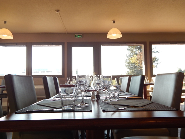 Imagen del bar/restaurante del Hotel The Originals City, Orléans Nord. Foto 4