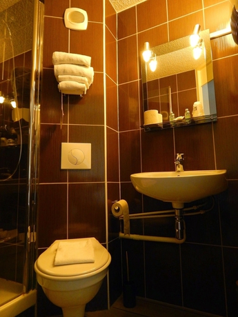 Imagen de la habitación del Hotel The Originals City, Orléans Nord. Foto 12