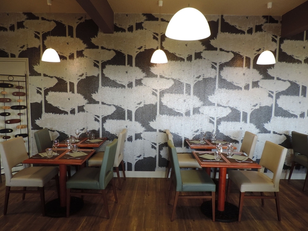 Imagen del bar/restaurante del Hotel The Originals City, Orléans Nord. Foto 8